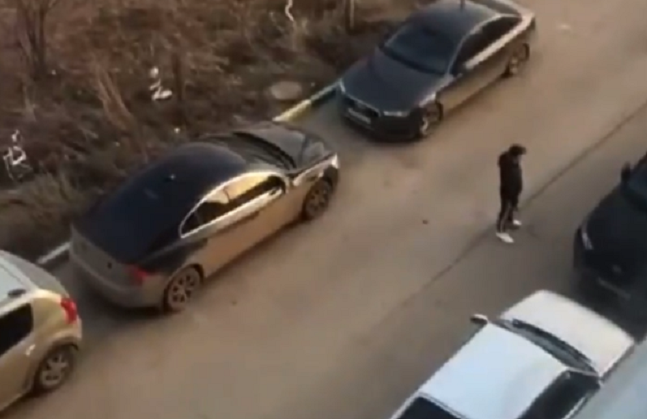 Во дворе на улице Немцова в Туле мужчина открыл стрельбу