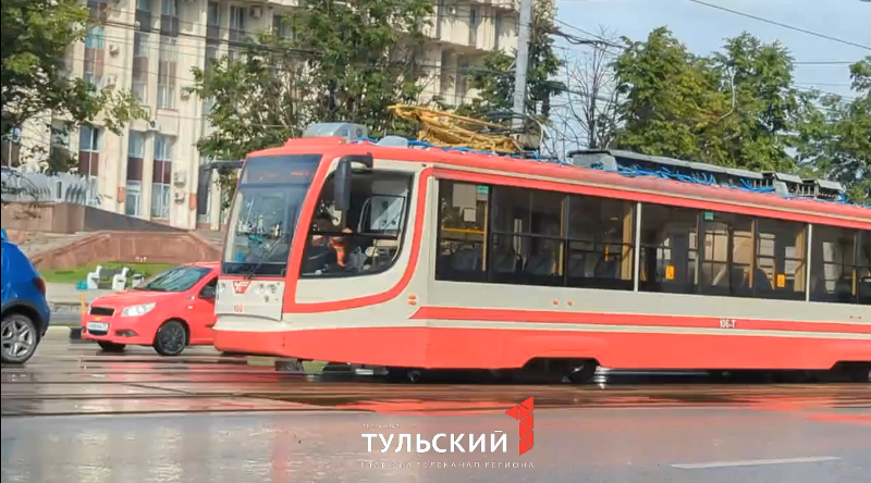 В центре Тулы встали трамваи