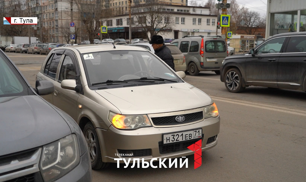 Из-за занятой парковки в Туле эвакуировали машину инвалида и выписали ему штраф