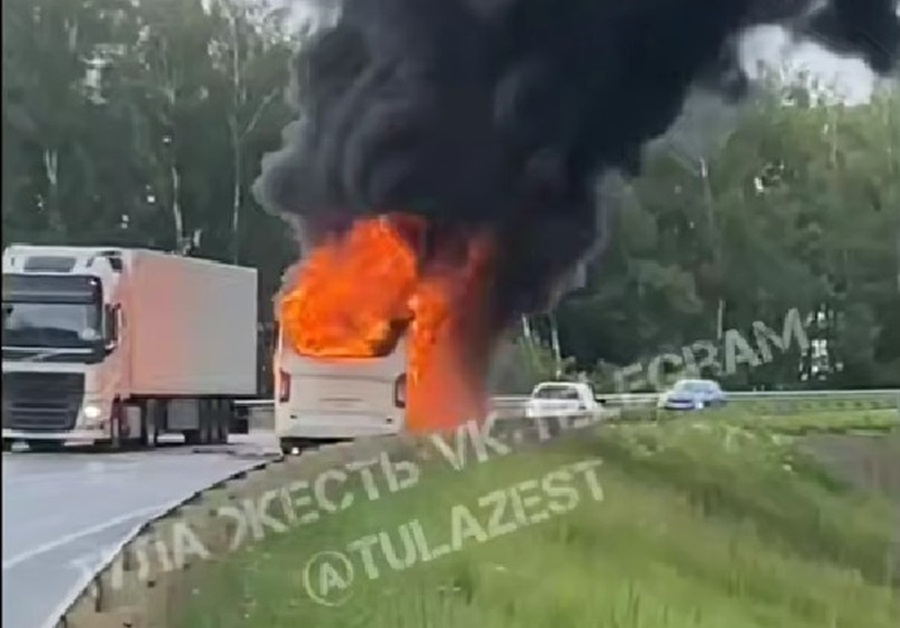 На Веневском шоссе в Туле загорелся пассажирский автобус
