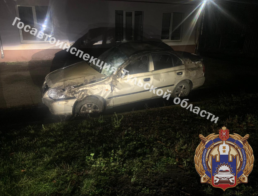 Мужчина не справился с управлением и перевернул машину в Ефремове