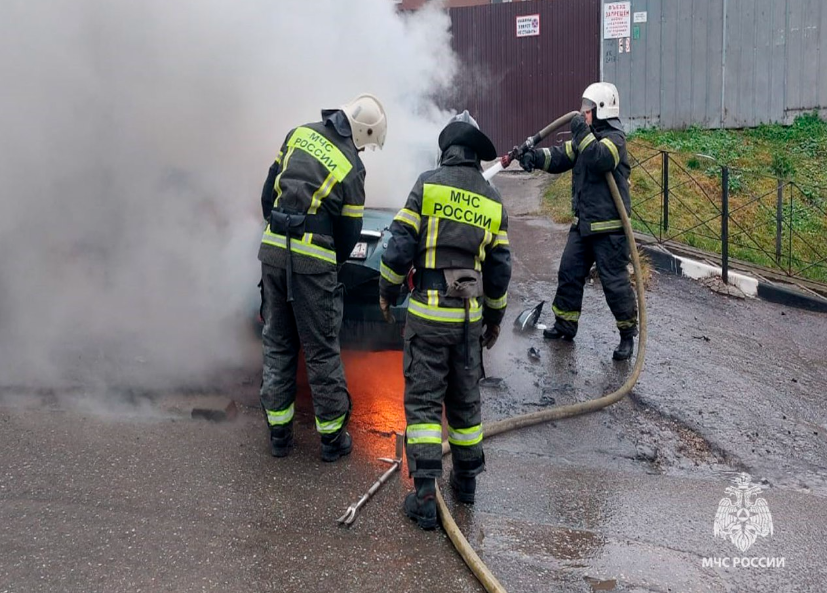 За сутки тульские спасатели потушили три пожара