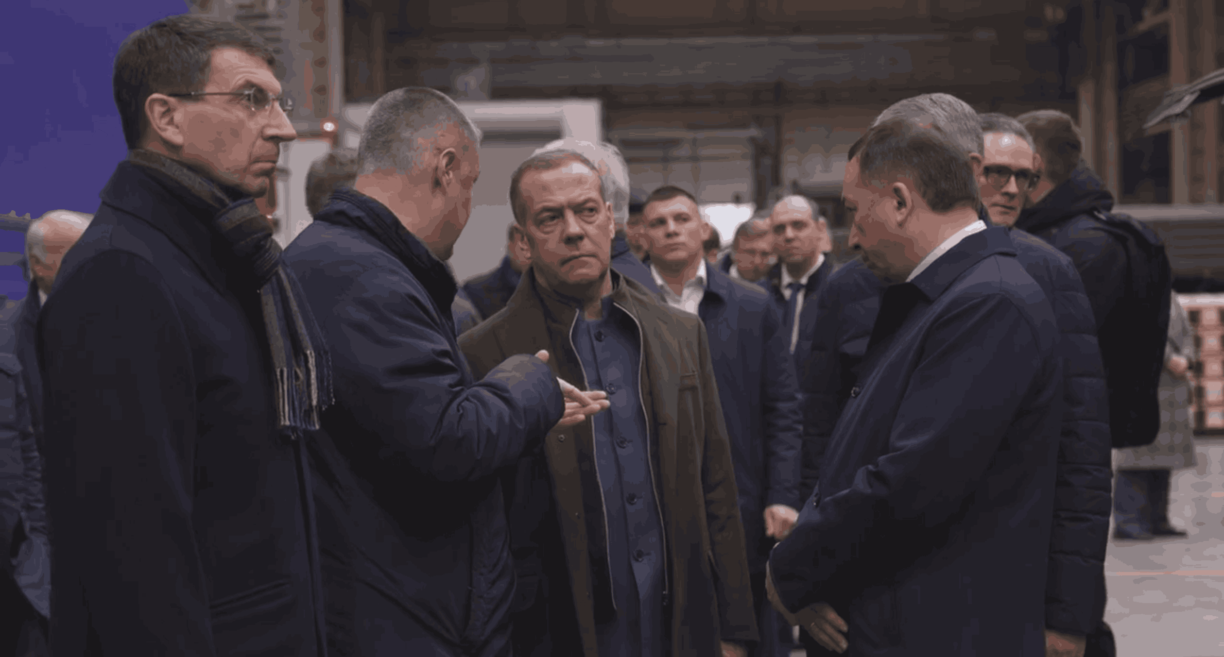 Дмитрий Медведев посетил ЦФО для контроля исполнения госзаказа и поставок вооружений