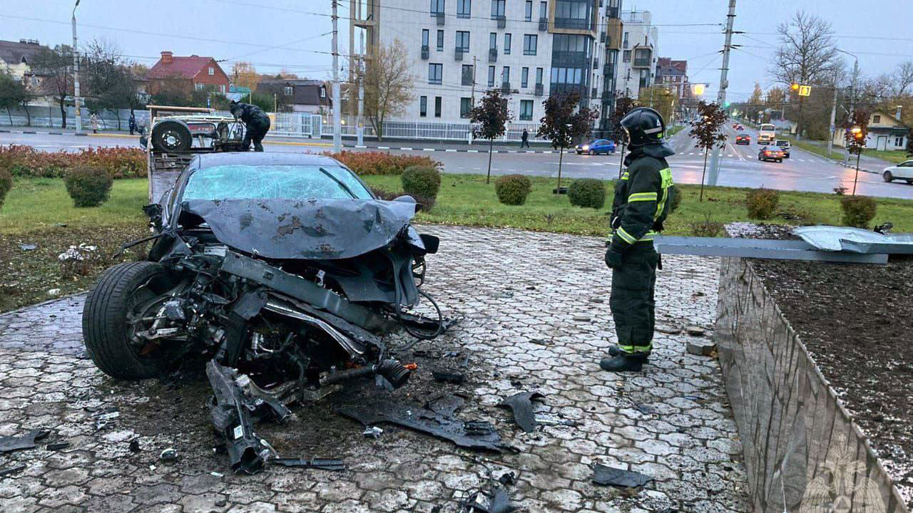 Сообщается о гибели водителя у стелы на площади 50-й Армии | 20.10.2023 |  Тула - БезФормата