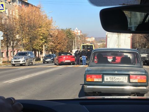 В Туле на Дмитрия Ульянова водитель 