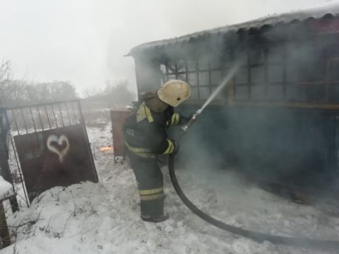 В Кимовском районе 7 огнеборцев боролись с пожаром в доме