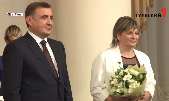 За самоотверженность и единство: Алексей Дюмин наградил лучших медиков Тульской области