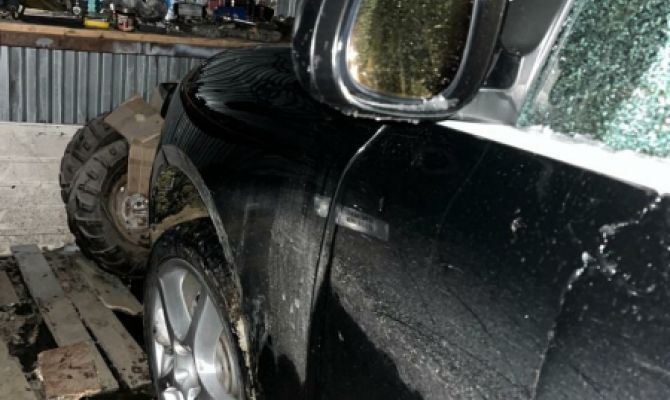 В Киреевске пьяный водитель протащил инспектора ДПС 50 м на двери машины и скрылся