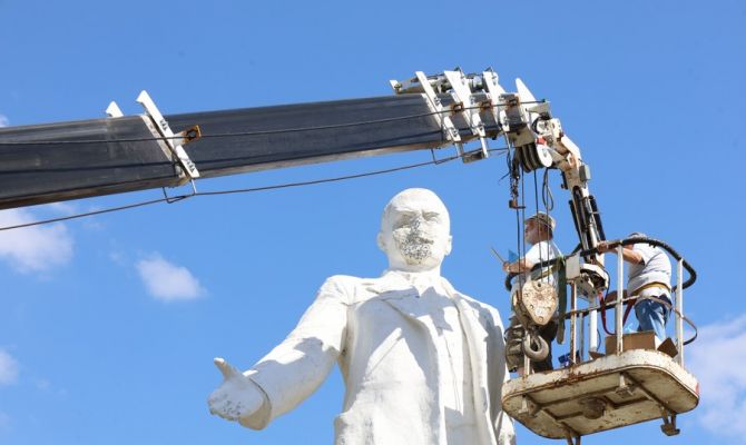 В Новомосковске приступили к реставрации памятника Ленину