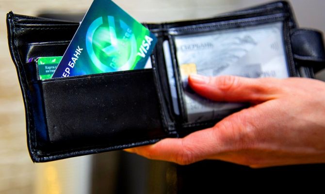 Молодая рецидивистка из Красных холмов похитила деньги в Щекино