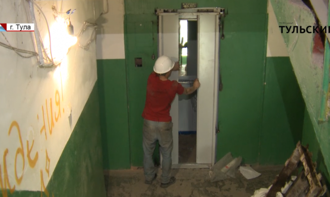 Как жителям Тульской области подать заявку на замену лифта