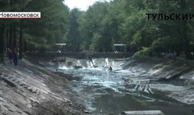 В детском парке Новомосковска чистят и облагораживают пруды. РЕПОРТАЖ
