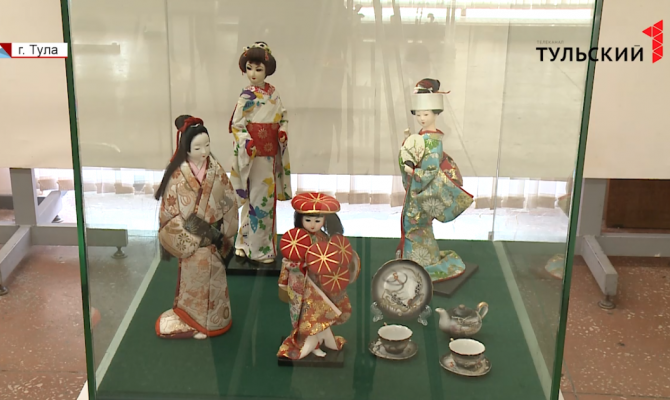 От японских нарядов до орехоколов: в Туле открылась выставка кукол