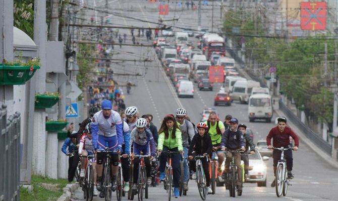 Более 500 велосипедистов проехали сегодня по тульским улицам. ФОТО