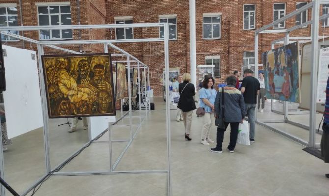 Картины и фарфор: туляков приглашают посетить две уникальные выставки