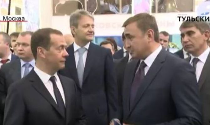 Алексей Дюмин встретился с Дмитрием Медведевым в рамках выставки "Золотая осень" в Москве. РЕПОРТАЖ