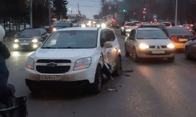 На улице Оборонной в Туле произошли 3 массовых аварии