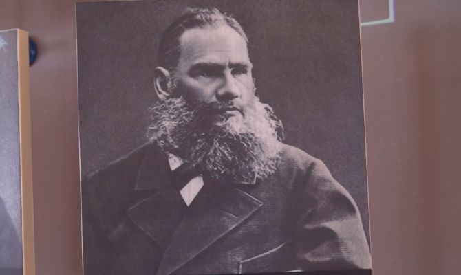 Морские львы в Луганске сыграли героев произведений Льва Толстого