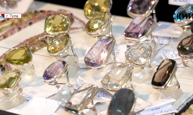 В Туле проходит выставка «Блеск самоцветов»