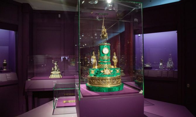 От посуды до украшений: в Туле открылась выставка работ Карла Фаберже и его учеников