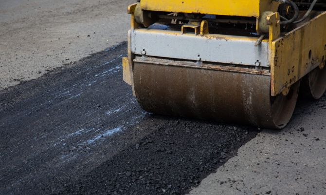 С 1 июня в России будут использовать новый асфальтобетон: как он повлияет на качество дорог