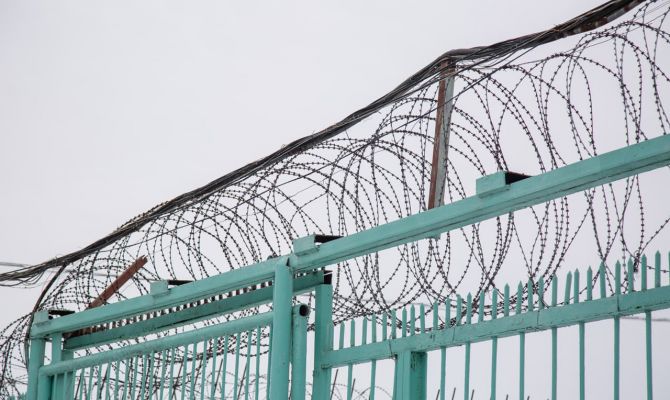 В Тульской области заключенный придушил сотрудника колонии