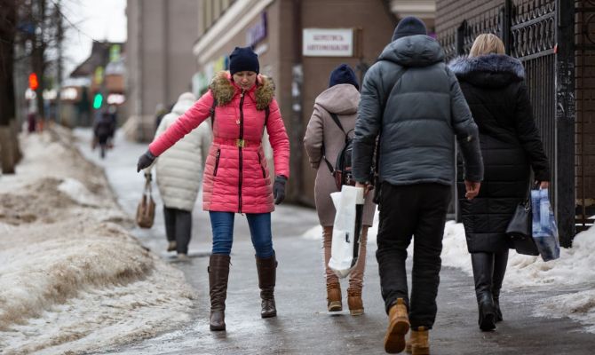 Туляков предупредили о гололедице и сильном ветре в ближайшие сутки