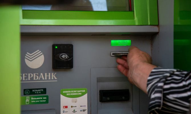 В Тульской области на фоне отключений мобильного интернета вырос спрос на наличные