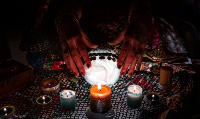 В России вырос спрос на осиновые колья и кукол Вуду