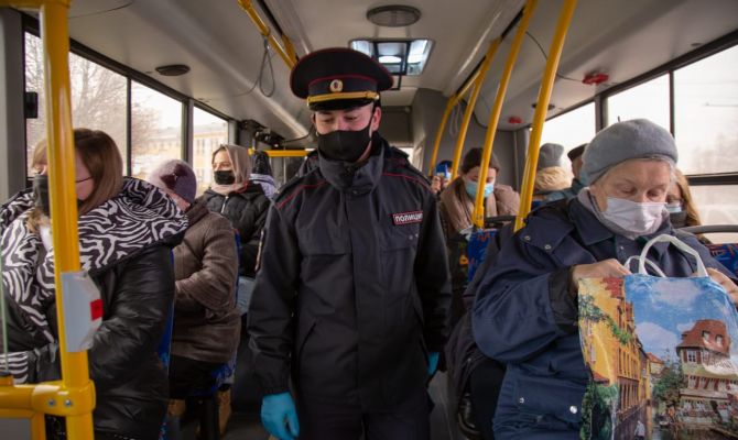 В России разрешили штрафовать за отсутствие маски по фотографии нарушителя