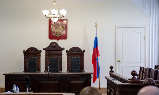 Житель поселка Пахомово украл деньги у своей знакомой