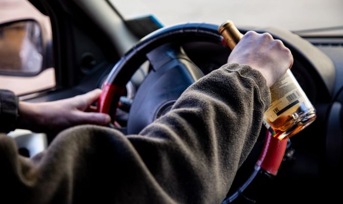 Дело покусавшего инспекторов ДПС туляка передали в прокуратуру