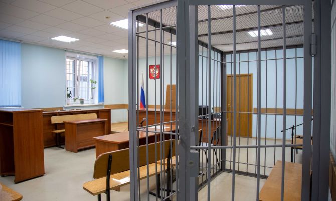 Двое жителей Новомосковска получили по два года колонии за покупку наркотиков