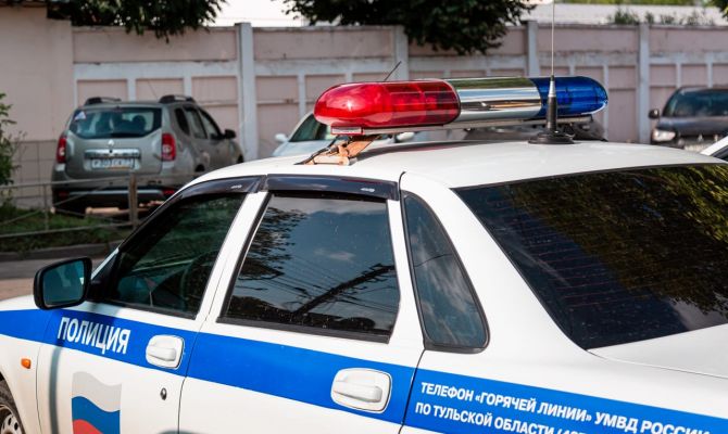 В Туле водителя оштрафовали за парковку на тротуаре