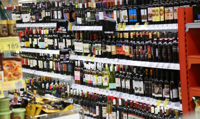 В магазине в центре Тулы 2 молодые девушки украли алкоголь