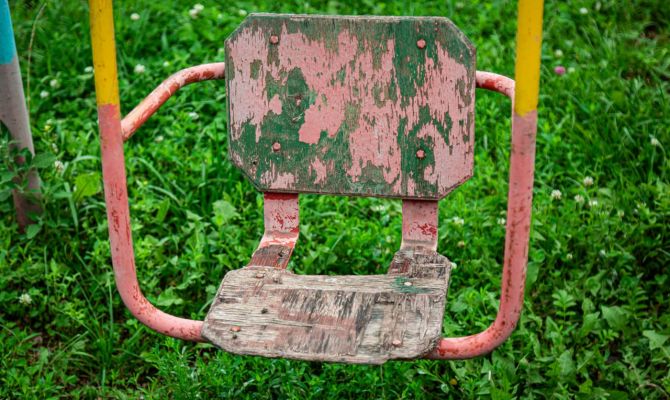 Суд обязал администрации демонтировать два детских комплекса в Куркинском районе