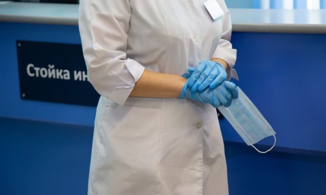 Медицинскую помощь по ОМС в России расширят в 2024 году