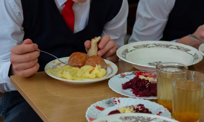 Новые стандарты питания введут в школах с 1 сентября