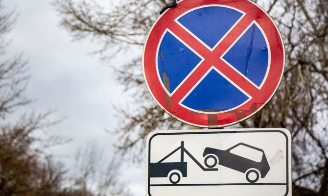 На улице Ложевой в Туле ограничат стоянку из-за вывоза снега