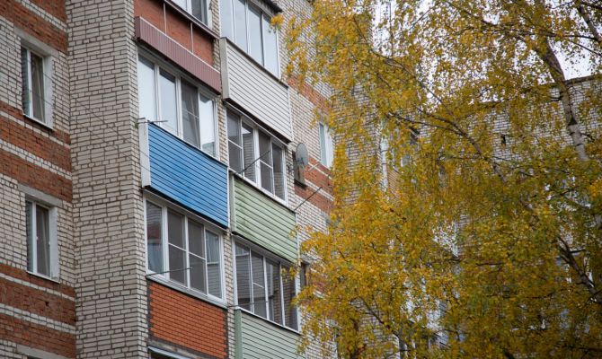Тулякам напомнили о штрафе за самовольное остекление балкона