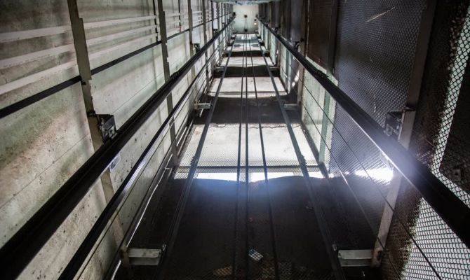В Туле обнаружили два небезопасных лифта