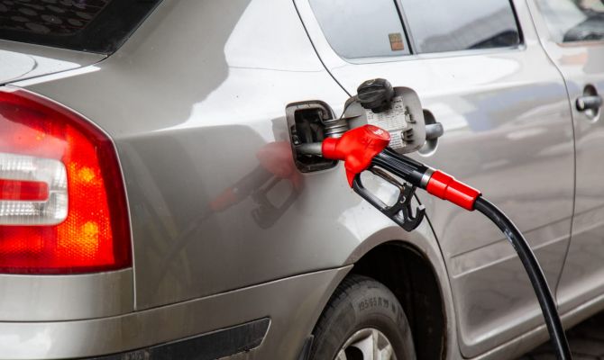 Российские заправки начали разбавлять бензин