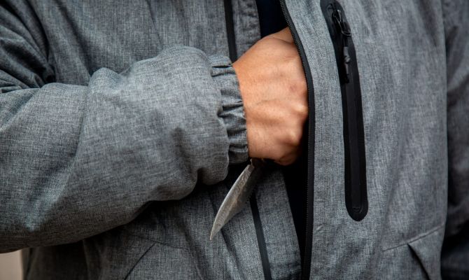 В Кимовске 40-летний рецидивист зарезал собутыльника и заставил свидетельницу скрыть следы