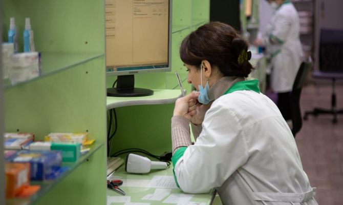 В России хотят ускорить ввоз редких лекарств для детей