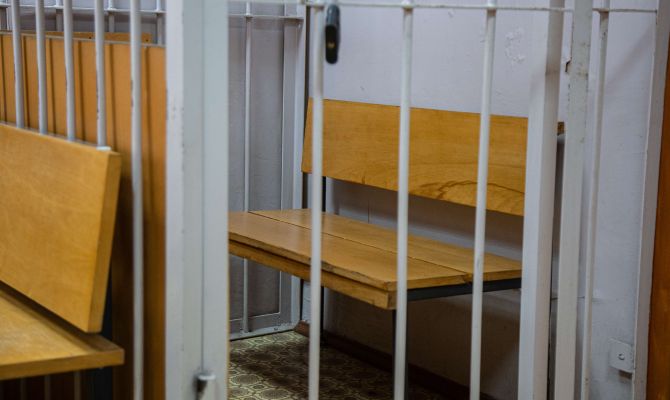 В Новомосковске осужденному за развратные действия отказали в УДО