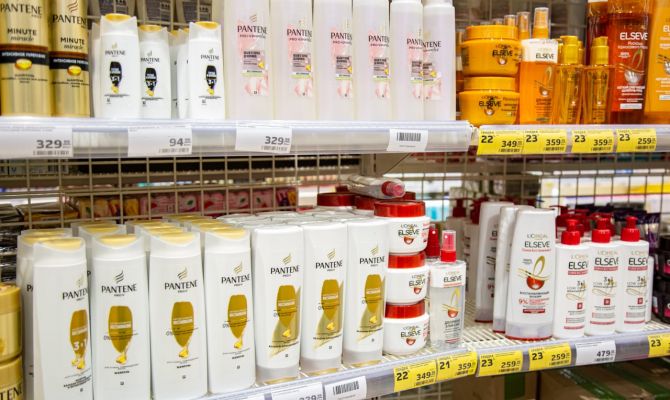 Правительство ввело пошлину в 35% на косметику и бытовую химию из недружественных стран