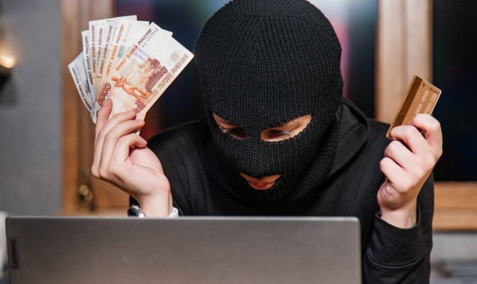 Мошенники обманули жителя Новомосковска на 47 тысяч рублей