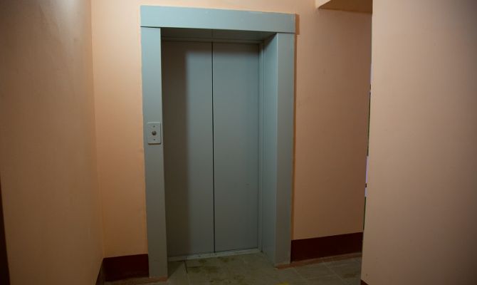 В России на 5 лет продлили срок службы устаревших лифтов