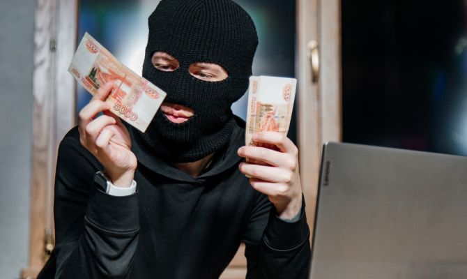 Московский зумер обманул пенсионерку из Киреевска на 2,5 миллиона рублей