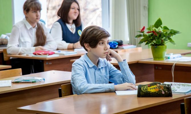 Госдума приняла закон о привлечении в России школьников к общественно полезному труду